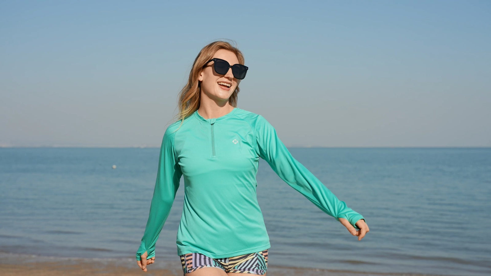 Stay Stylish & Protected: The Ultimate Women's 1/4 Zip Rash Guard Shirt for Comfort & Performance